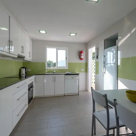 Holiday home Moderne, Frische Familienvilla Allondra