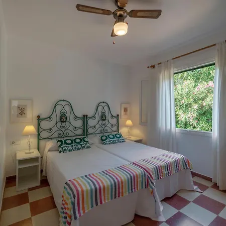 Holiday home Moderne, Frische Familienvilla Allondra