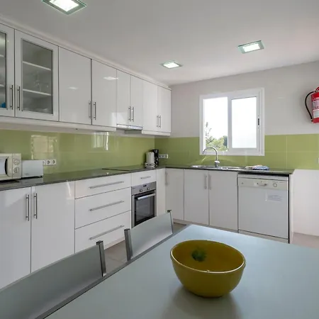 Moderne, Frische Familienvilla Allondra