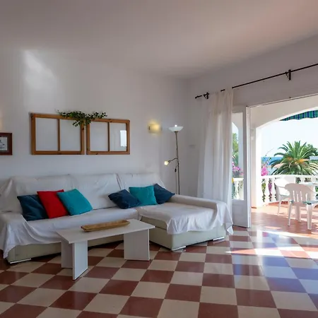 Moderne, Frische Familienvilla Allondra Holiday home